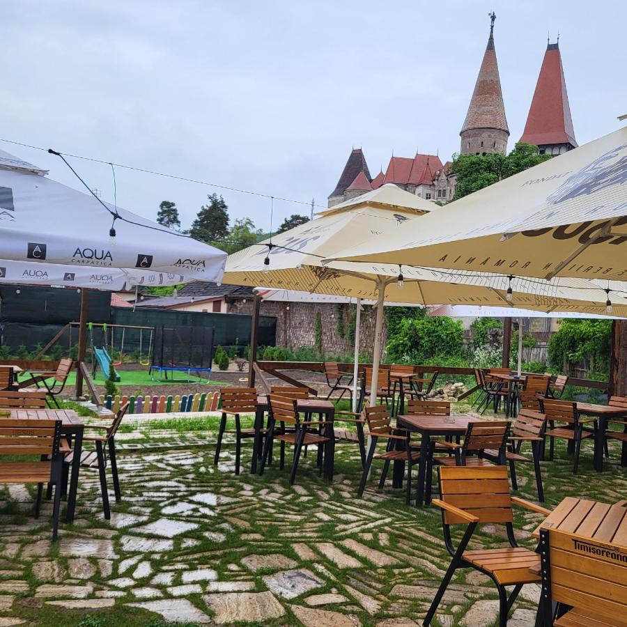 Pensiunea Hanul Huniazilor Hunedoara Zewnętrze zdjęcie