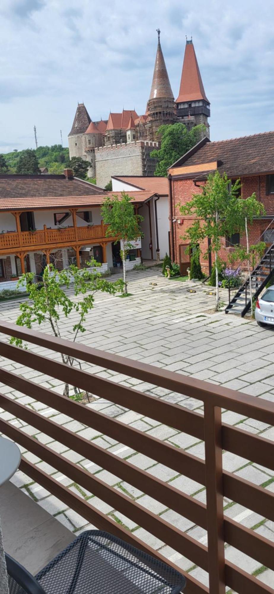 Pensiunea Hanul Huniazilor Hunedoara Zewnętrze zdjęcie